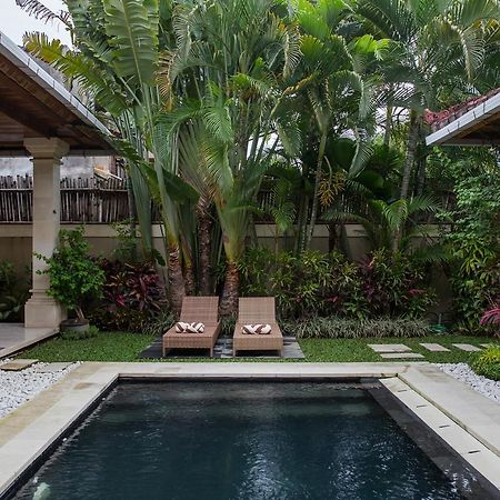 Villa Deshy Seminyak Exteriör bild